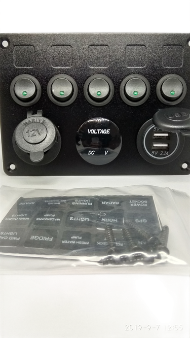 ΠΑΝΕΛ ΔΙΑΚΟΠΤΩΝ ΒΟΛΤΟΜΕΤΡΟ USB UNIVERSAL ΠΑΝΕΛ ΔΙΑΚΟΠΤΩΝ ΒΟΛΤΟΜΕΤΡΟ USB UNIVERSAL